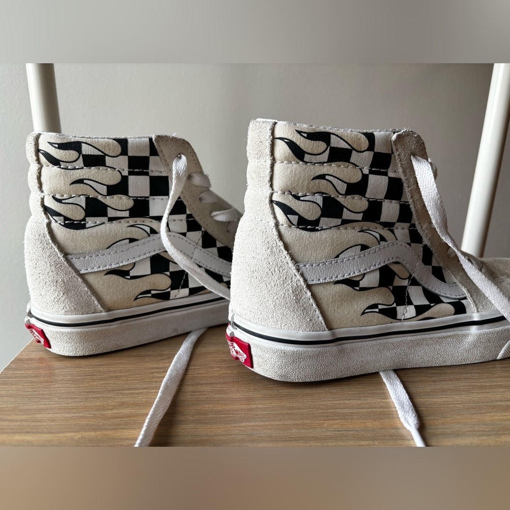 Sk-8 Hi Top Checkered Flame Suede Vans • men’s 4.5/ kids 4